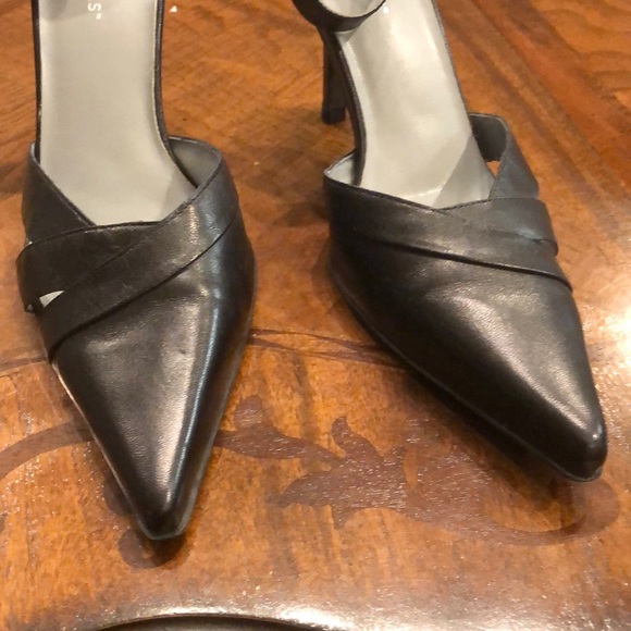 BCBG Girls heels pointy toes black leather Sz 6.5 - Picture 2 of 8